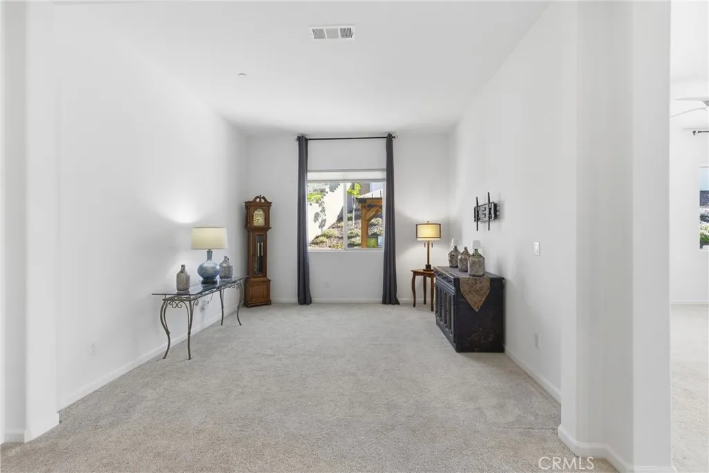 11863 Trailwood Ct, Corona, California 92883 home-pic-16