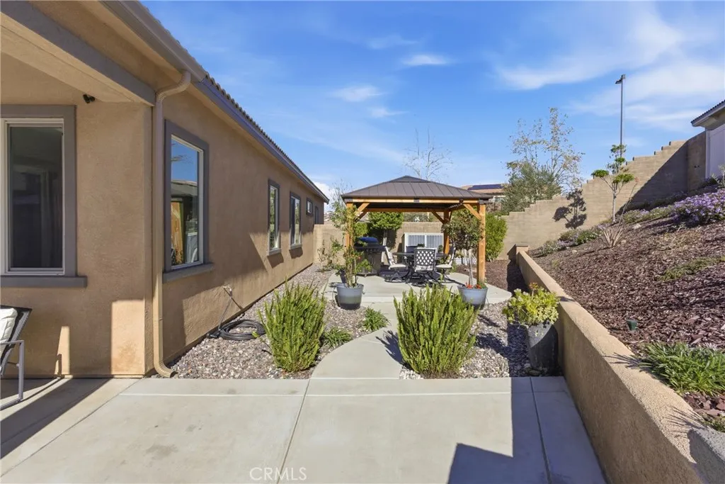 11863 Trailwood Ct, Corona, California 92883 home-pic-40