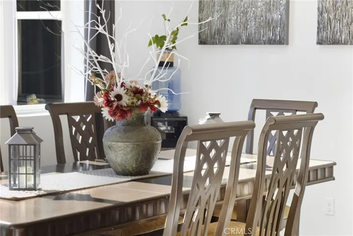 Dining Table-no included
