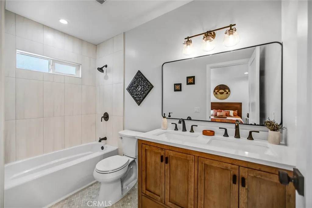 723 Chestnut Avenue, Los Angeles, California 90042 home-pic-9