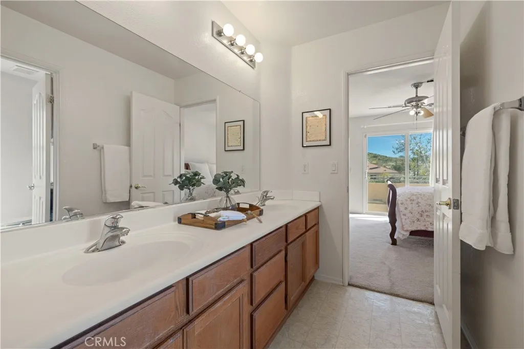 Bathroom 4 - Jack and Jill