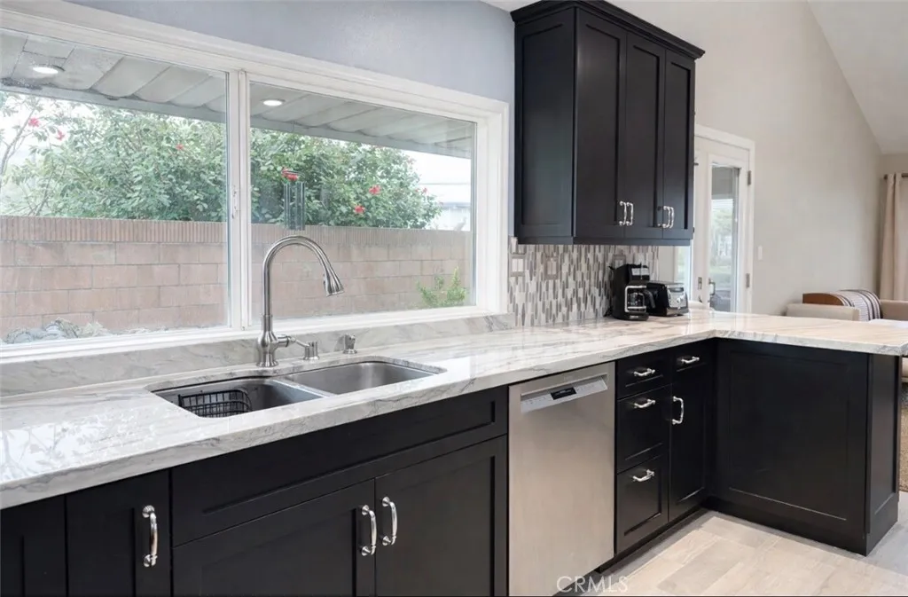 4924 E Budlong Street, Anaheim, California 92807 home-pic-10