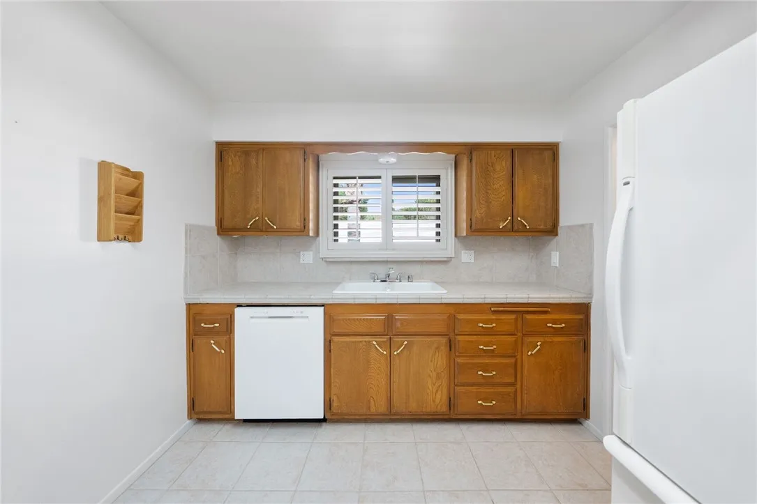 27146 El Rancho, Menifee, California 92586 home-pic-16
