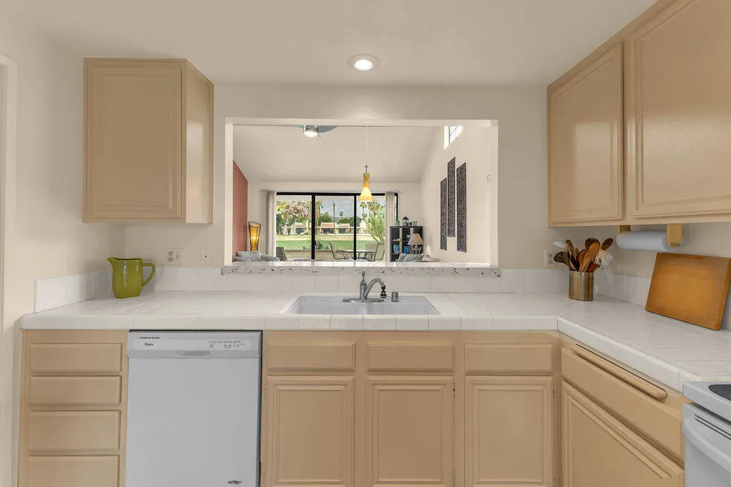 You won't feel left out in this kitchen