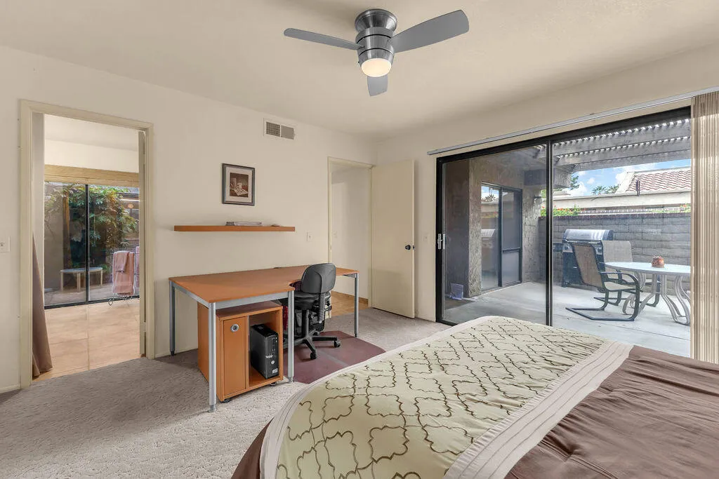 Direct access to the courtyard