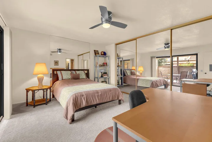 Hosts guests in comfort