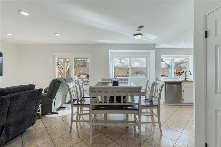 Family room/ casual dining