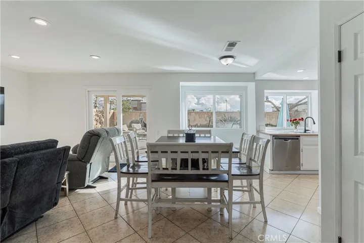 Family room/ casual dining