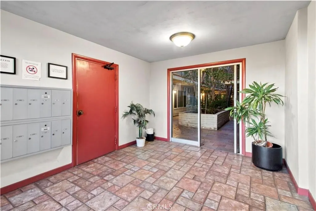 444 Obispo Avenue 3, Long Beach, California 90814 home-pic-6