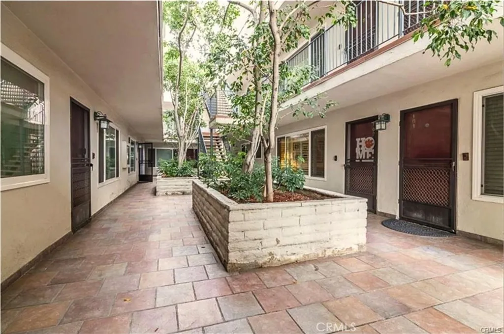 444 Obispo Avenue 3, Long Beach, California 90814 home-pic-13