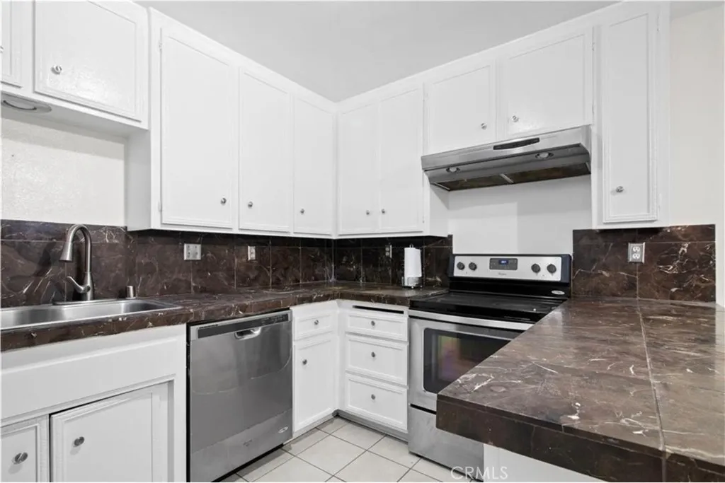 444 Obispo Avenue 3, Long Beach, California 90814 home-pic-10