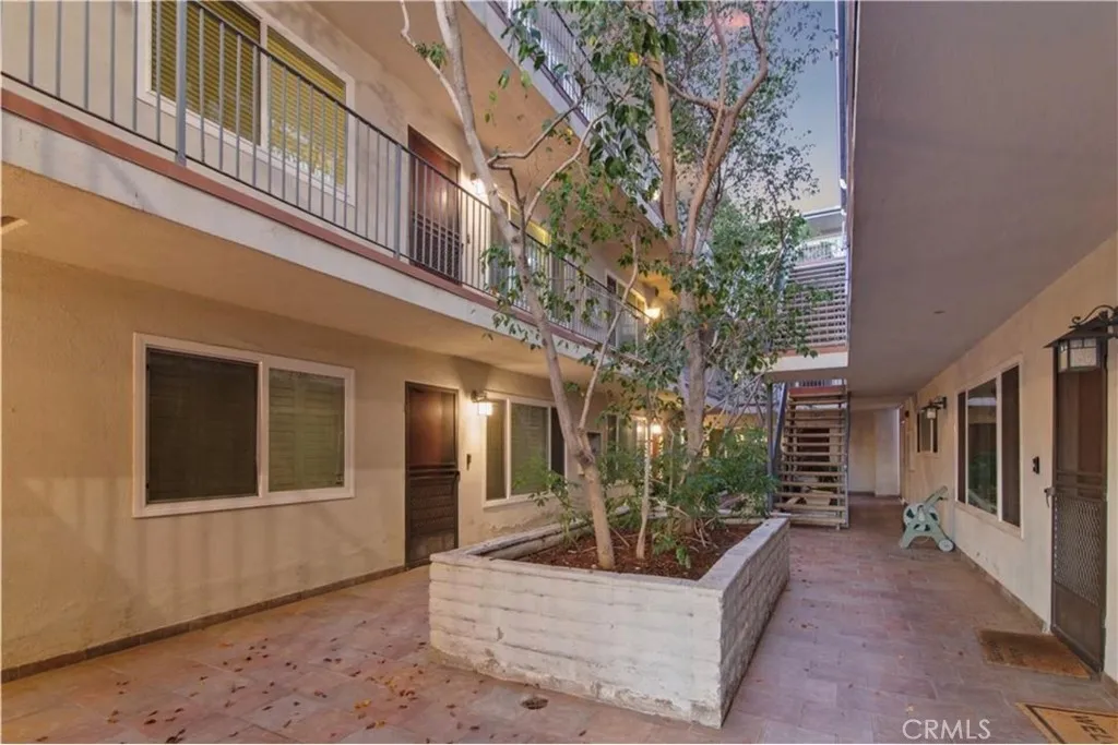 444 Obispo Avenue 3, Long Beach, California 90814 home-pic-17