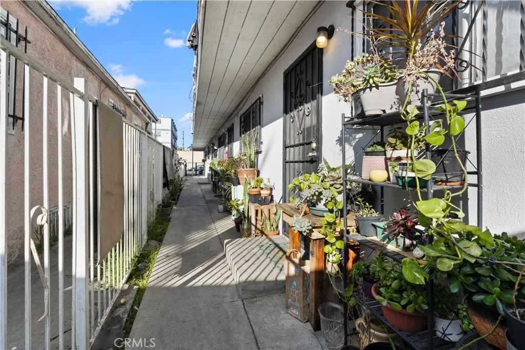 1622 Firestone Boulevard, Los Angeles, California 90001 home-pic-20