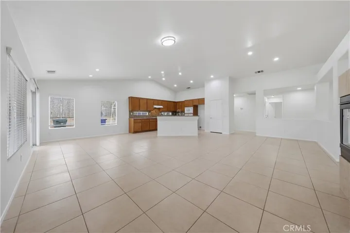 Kitchen / Living Room Area