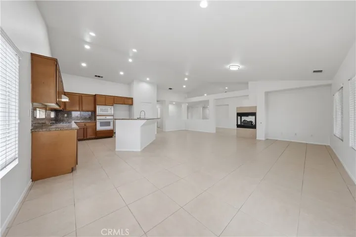 Kitchen / Living Room Area