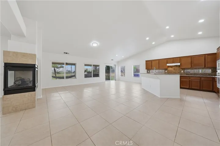 Kitchen / Living Room Area