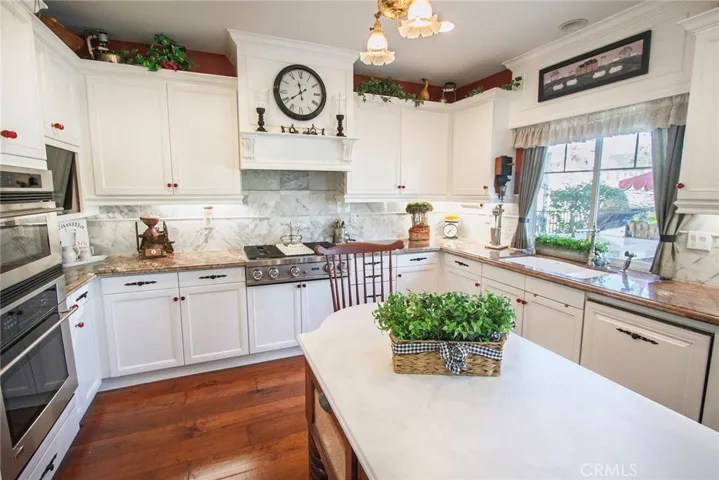 Gourmet kitchen