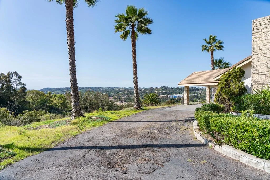 18024 Avenida Alondra, Rancho Santa Fe, California 92067 home-pic-16