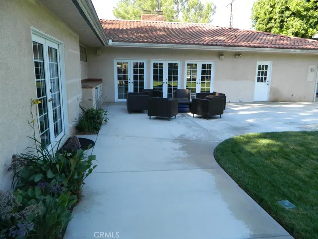 Large Rear Entertaining Patio