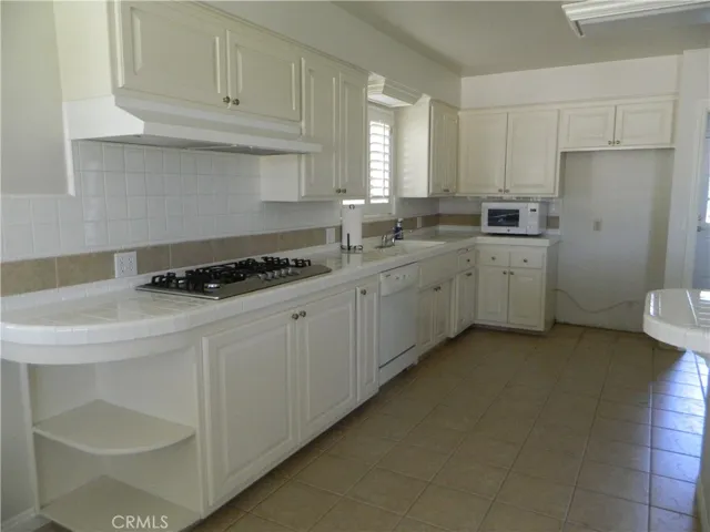 Lots of Counter Space