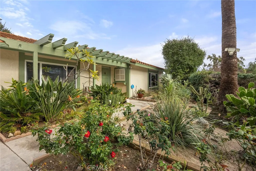 119 Helen, Fullerton, California 92835 home-pic-4