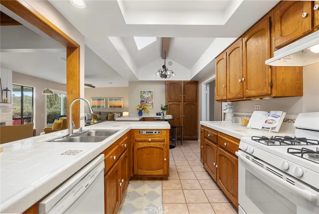 119 Helen, Fullerton, California 92835 home-pic-15