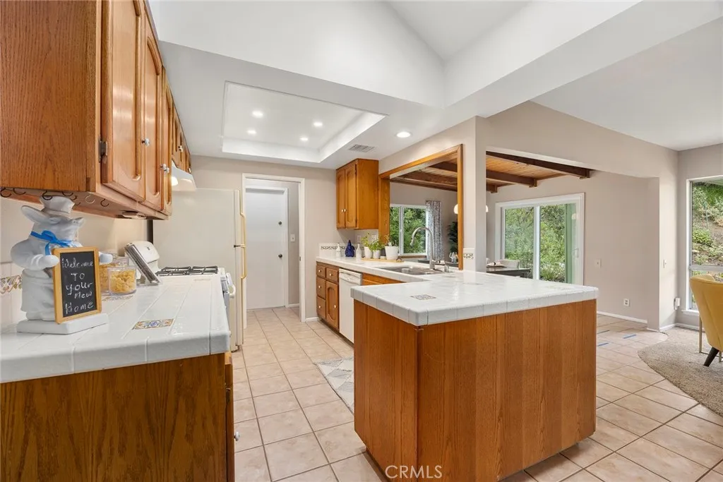 119 Helen, Fullerton, California 92835 home-pic-13