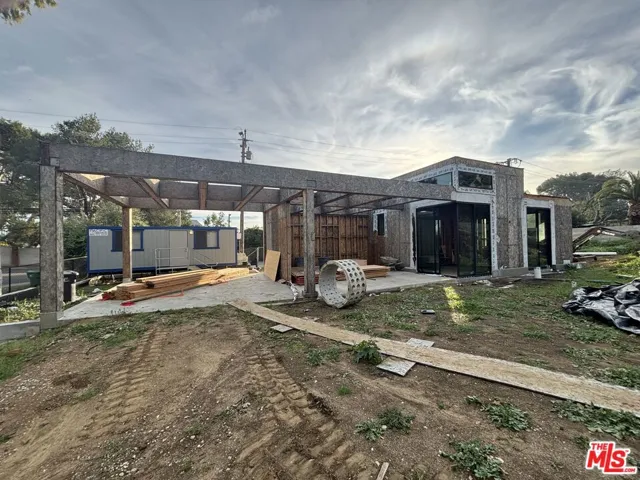 MID CONSTRUCTION-ARTSTUDIO/GUE