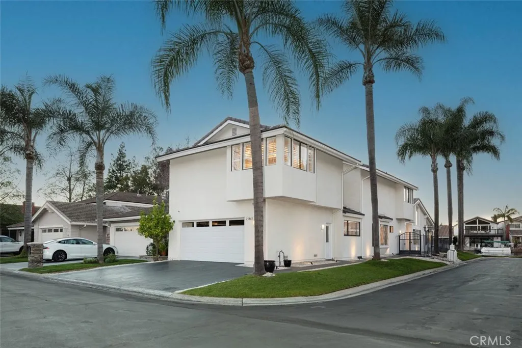 21961 Cayuga Lane, Lake Forest, California 92630 home-pic-1