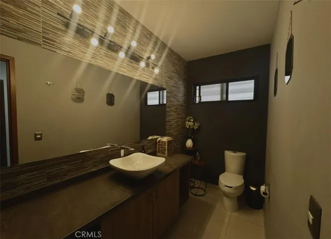 Entry bathroom

