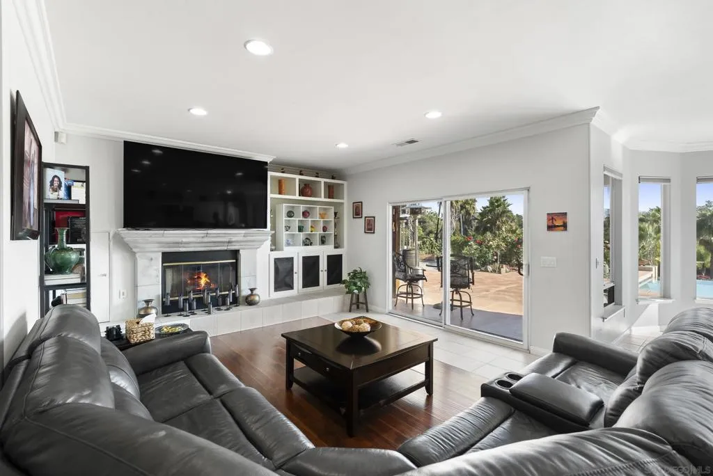 2821 Summit Drive, Escondido, California 92025 home-pic-18