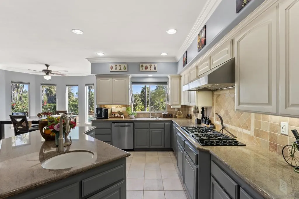 2821 Summit Drive, Escondido, California 92025 home-pic-14