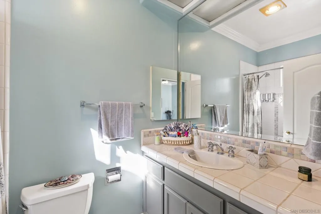 2821 Summit Drive, Escondido, California 92025 home-pic-32