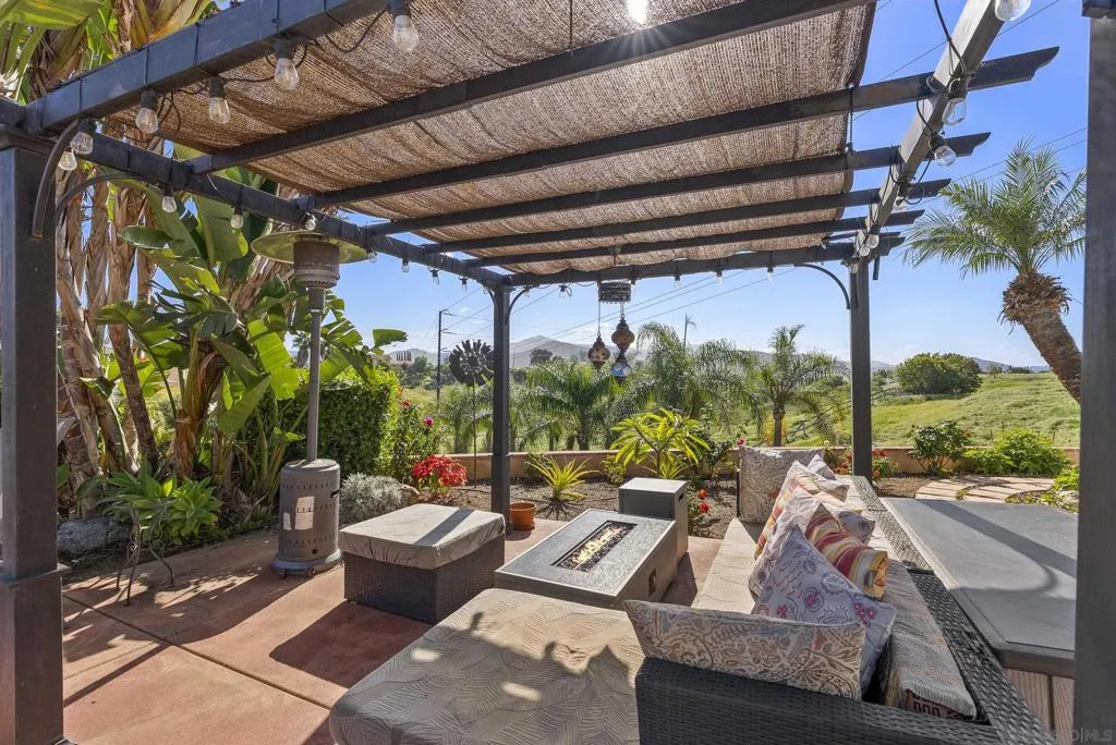 2821 Summit Drive, Escondido, California 92025 home-pic-35