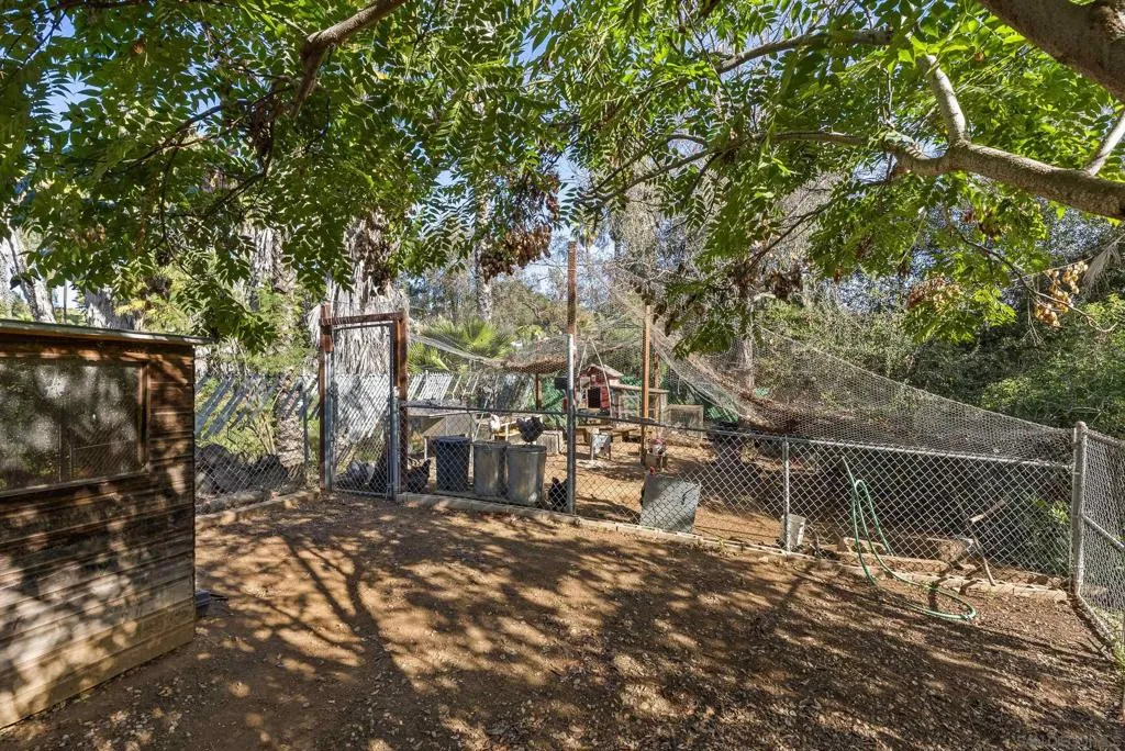 2821 Summit Drive, Escondido, California 92025 home-pic-38