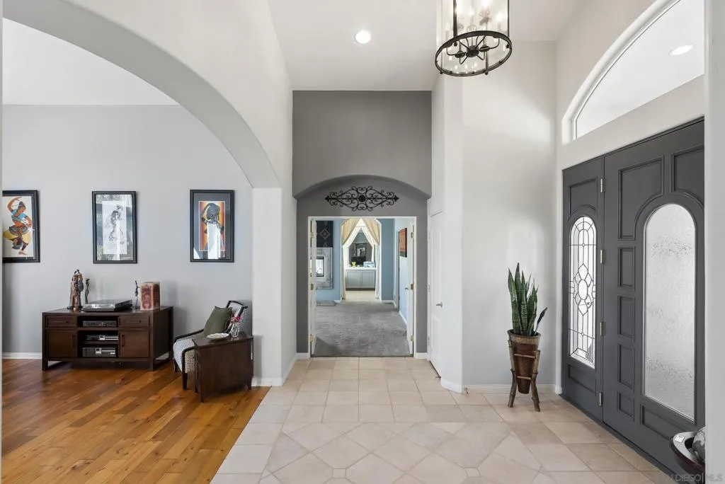 2821 Summit Drive, Escondido, California 92025 home-pic-10
