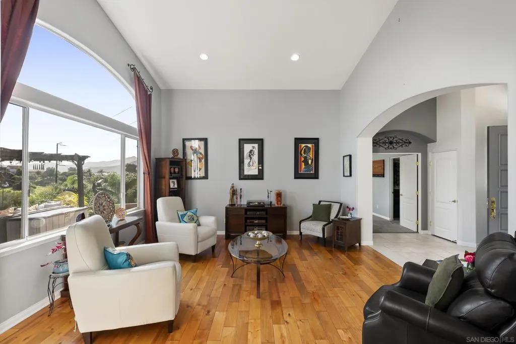 2821 Summit Drive, Escondido, California 92025 home-pic-8