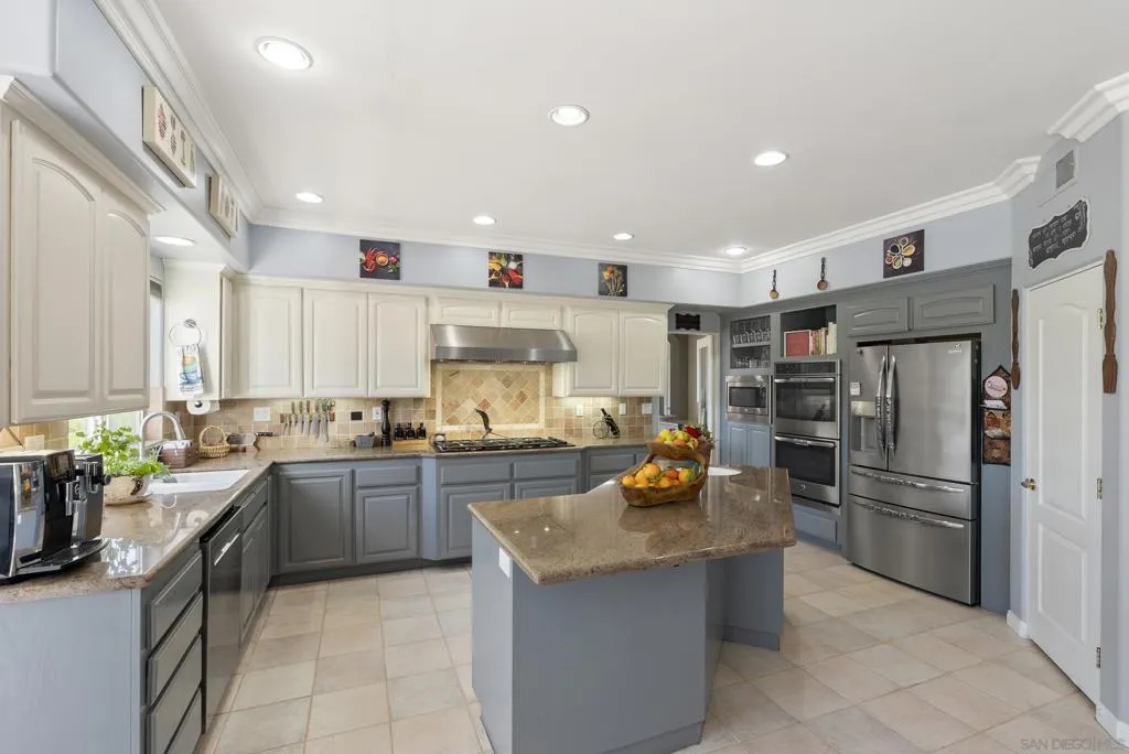 2821 Summit Drive, Escondido, California 92025 home-pic-13