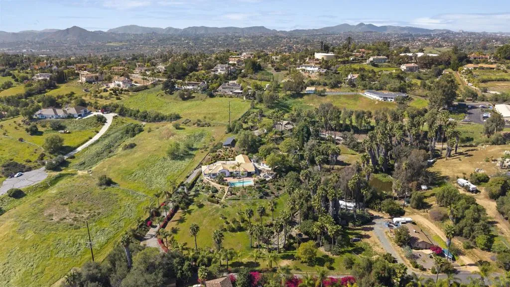 2821 Summit Drive, Escondido, California 92025 home-pic-49