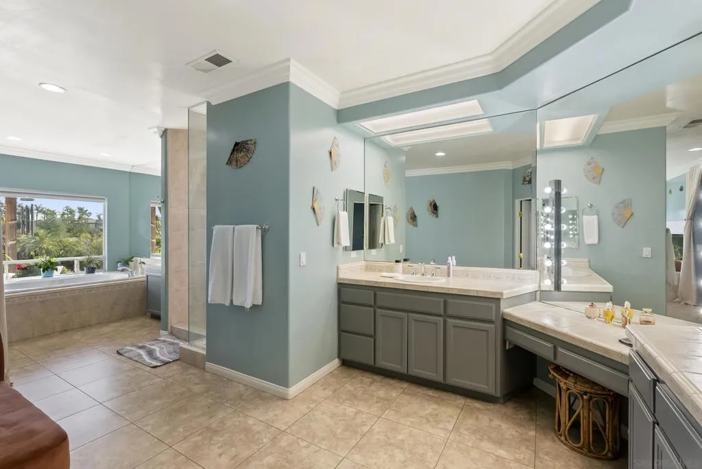2821 Summit Drive, Escondido, California 92025 home-pic-26