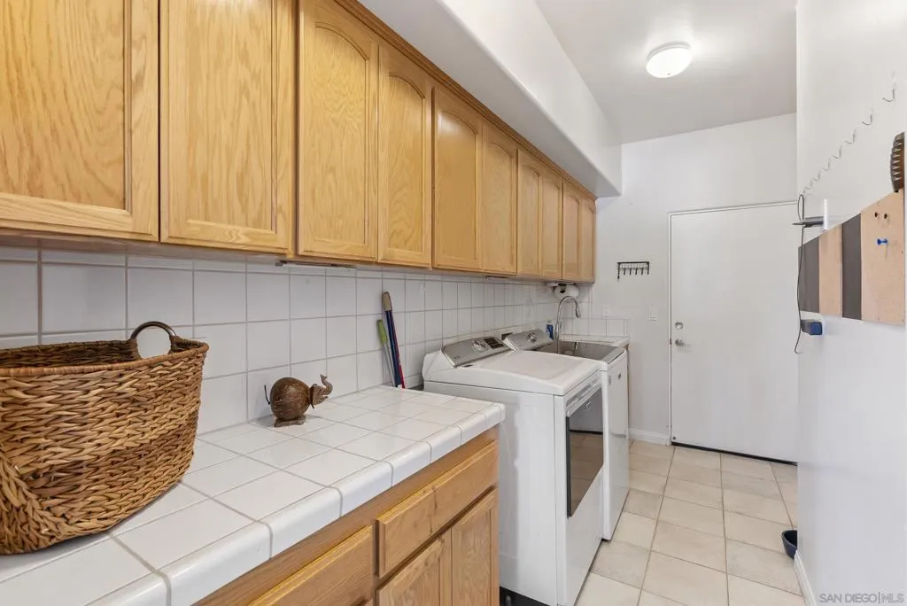 2821 Summit Drive, Escondido, California 92025 home-pic-40