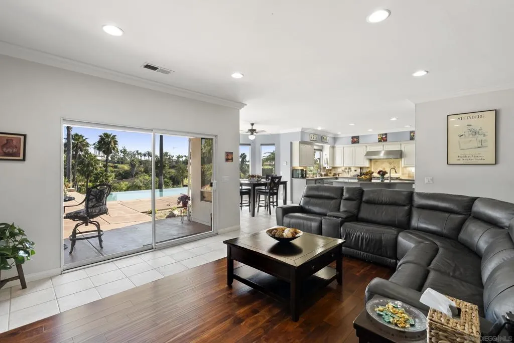 2821 Summit Drive, Escondido, California 92025 home-pic-17