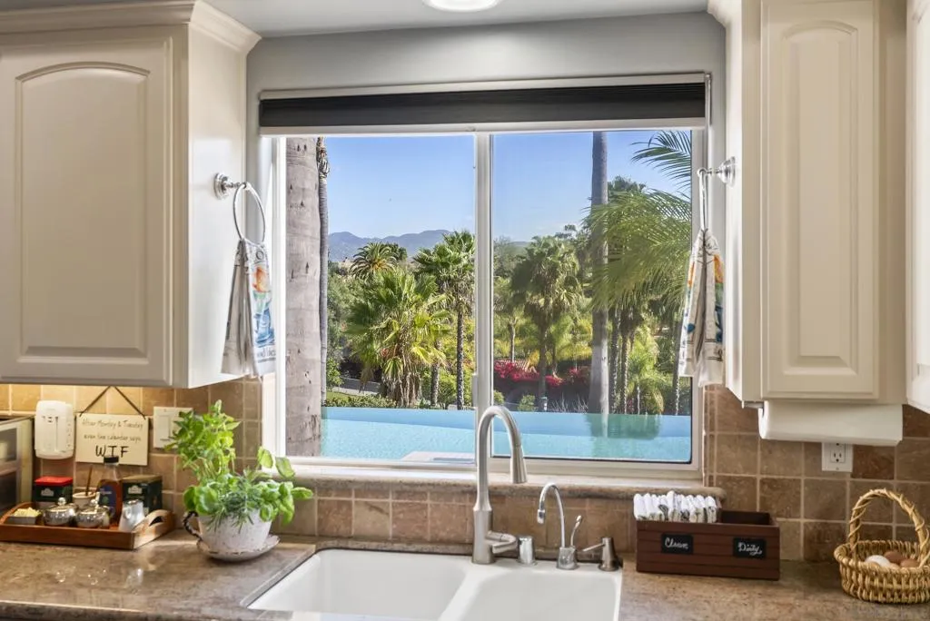 2821 Summit Drive, Escondido, California 92025 home-pic-51