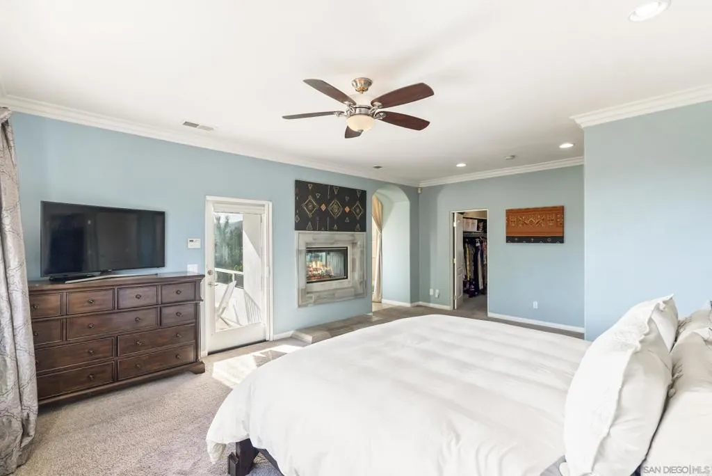 2821 Summit Drive, Escondido, California 92025 home-pic-22