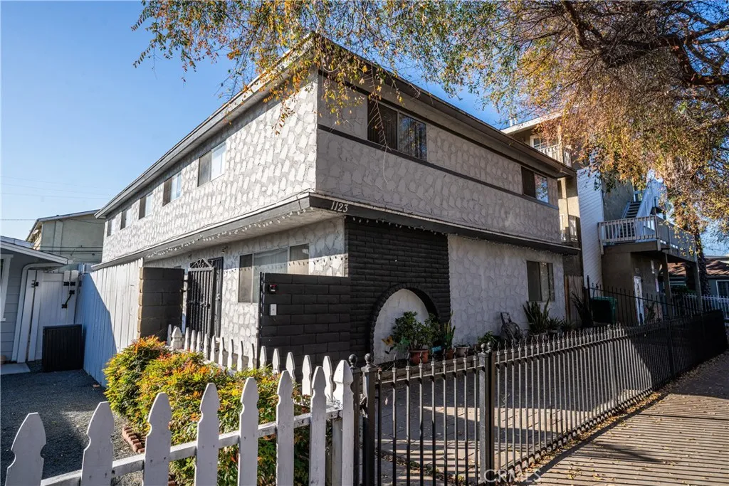 1123 Ohio, Long Beach, California 90804 home-pic-3