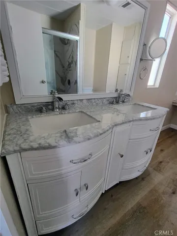 Dual sinks