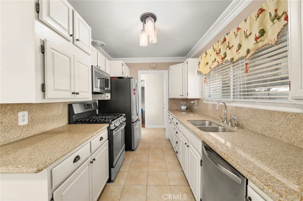 296 S Laurel, Upland, California 91786 home-pic-7
