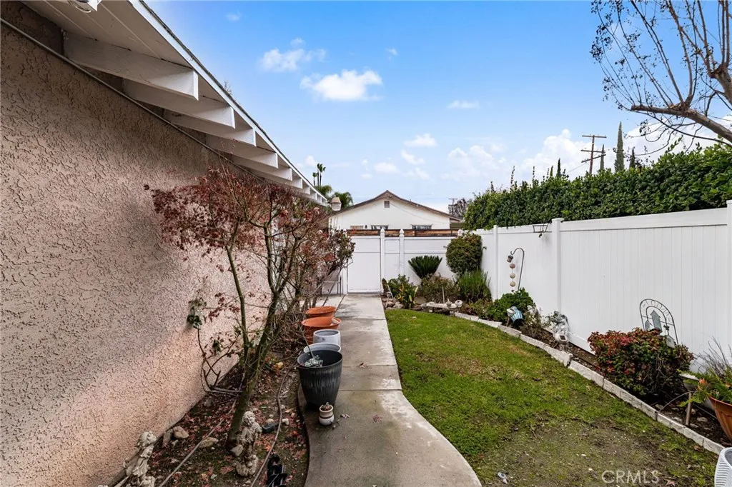 296 S Laurel, Upland, California 91786 home-pic-24