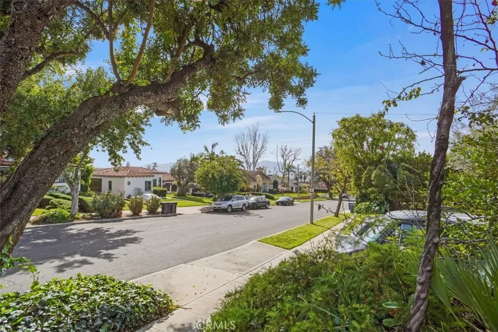 1083 E Fairmount, Burbank, California 91501 home-pic-25