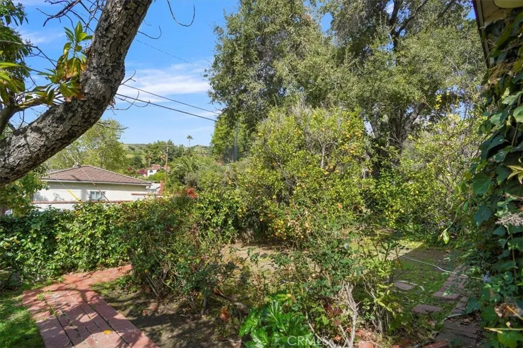 1083 E Fairmount, Burbank, California 91501 home-pic-21